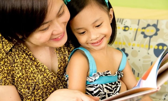 Đọc to cho trẻ, bạn coi là trách nhiệm hay là niềm vui?